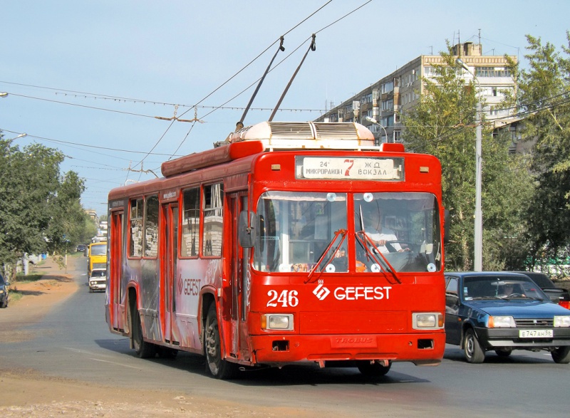 В Оренбурге в троллейбусе пострадали пенсионерка